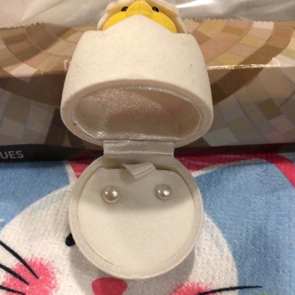 Avon Pearl earrings in the original Easter Egg Box! - Picture 3 of 6